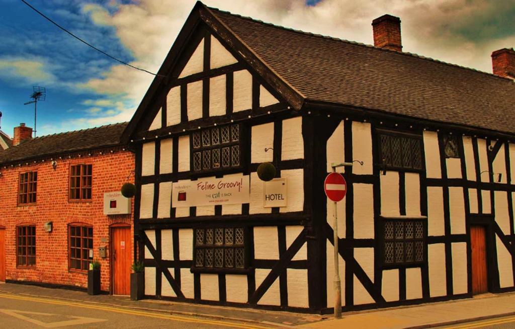 Cheshire Cat Hotel Nantwich Bagian luar foto